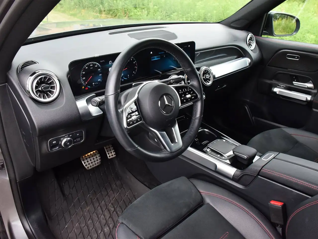 Mercedes-Benz EQB снимка Mercedes-Benz EQB