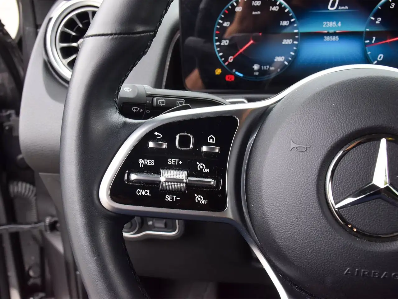 Mercedes-Benz EQB снимка Mercedes-Benz EQB