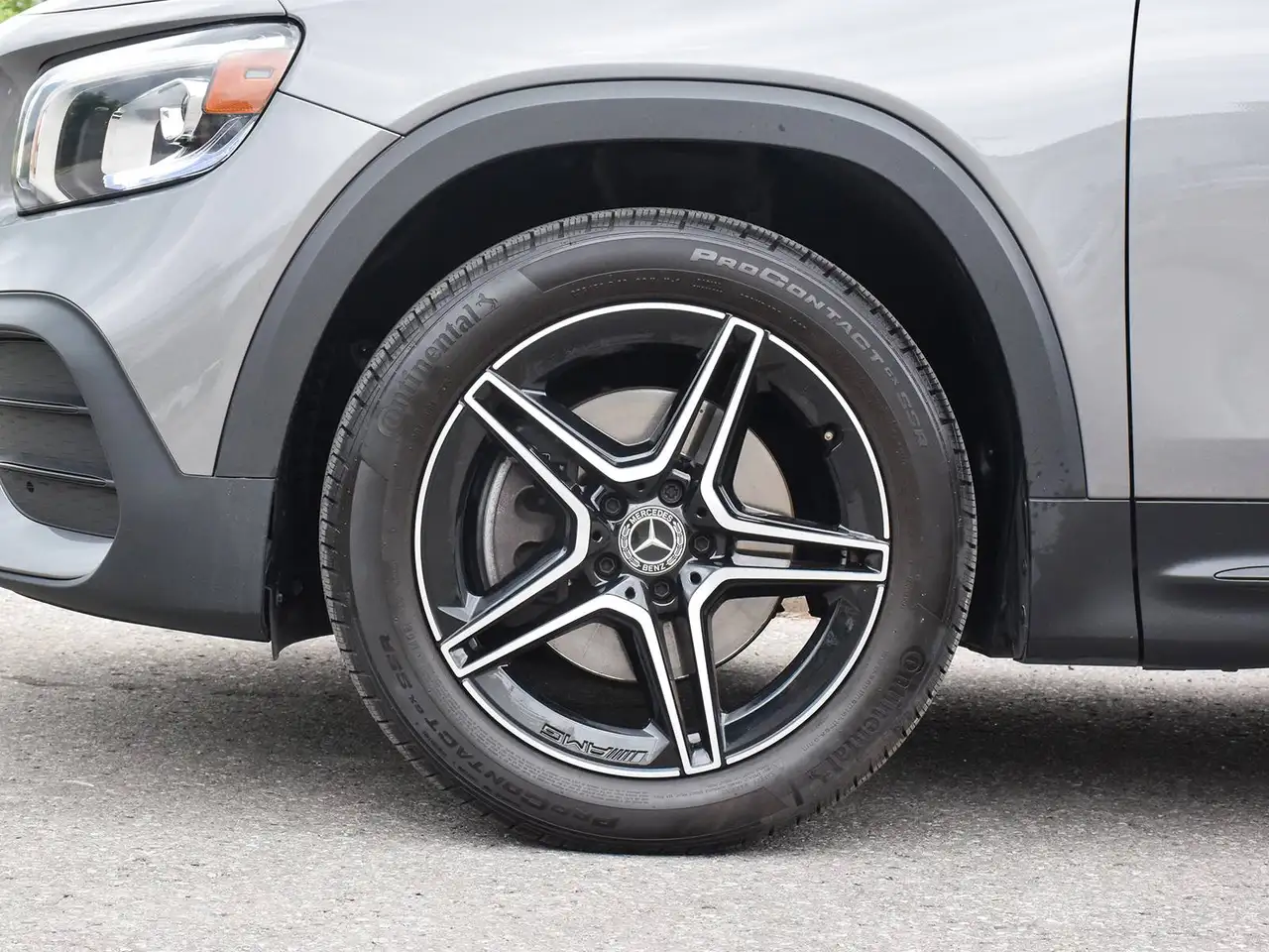 Mercedes-Benz EQB снимка Mercedes-Benz EQB