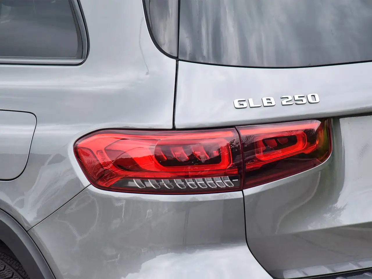 Mercedes-Benz EQB снимка Mercedes-Benz EQB