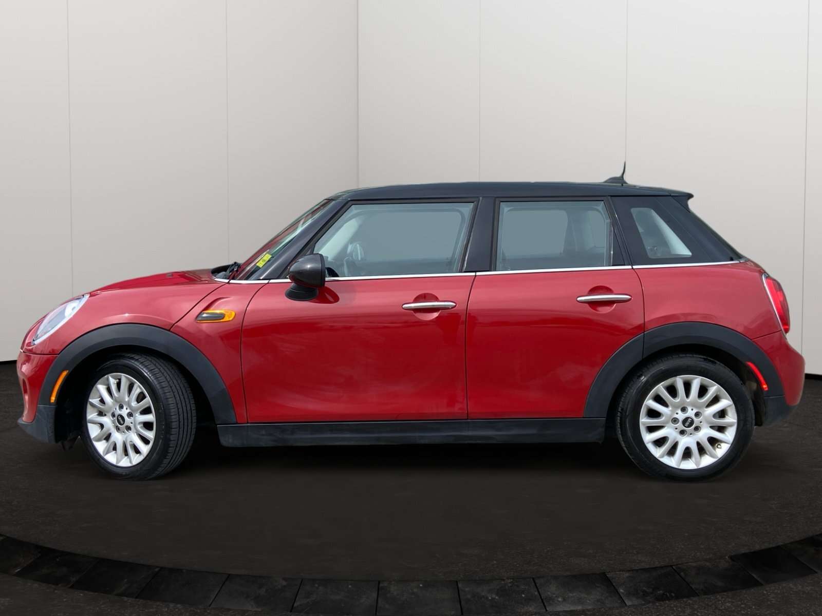 2016 MINI 3 Door | Push-Button Start | USB & AUX Connectivity — снимка 1