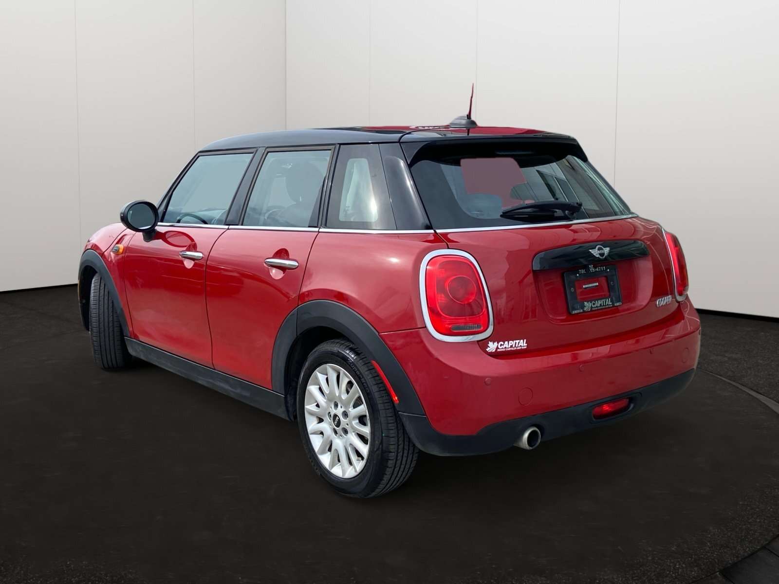 2016 MINI 3 Door | Push-Button Start | USB & AUX Connectivity — снимка 1