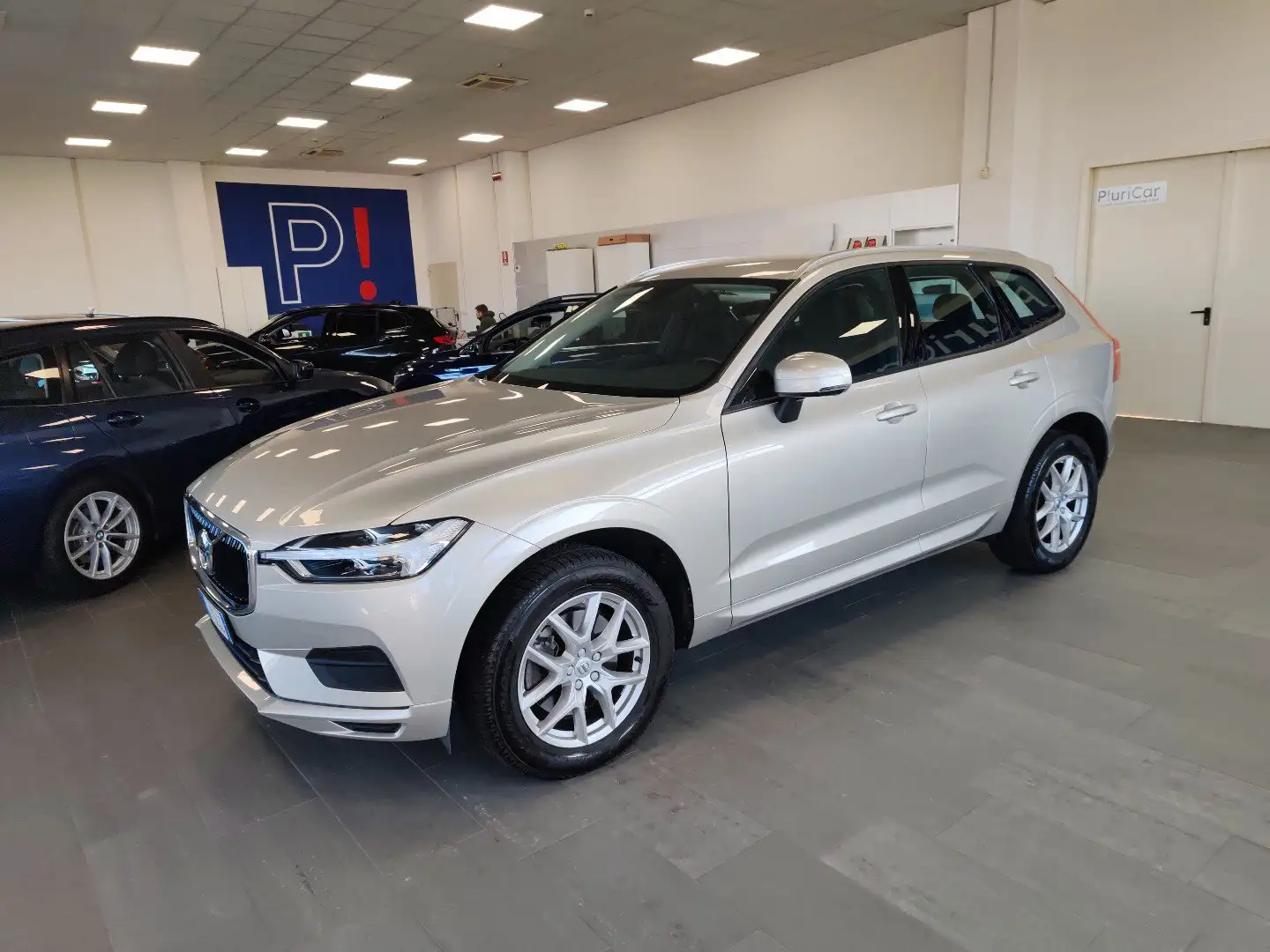 Volvo XC60 B4 (d) 197cv AWD MHEV Geartronic Navi Fari LED Grigio - 1