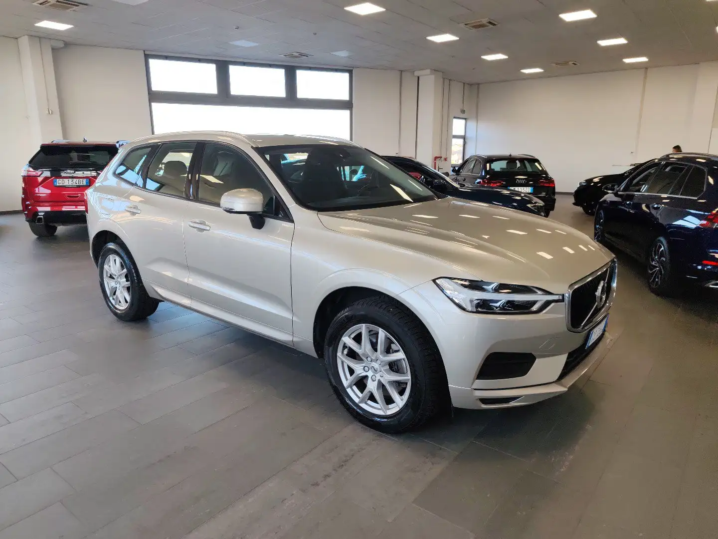 Volvo XC60 B4 (d) 197cv AWD MHEV Geartronic Navi Fari LED Grigio - 2