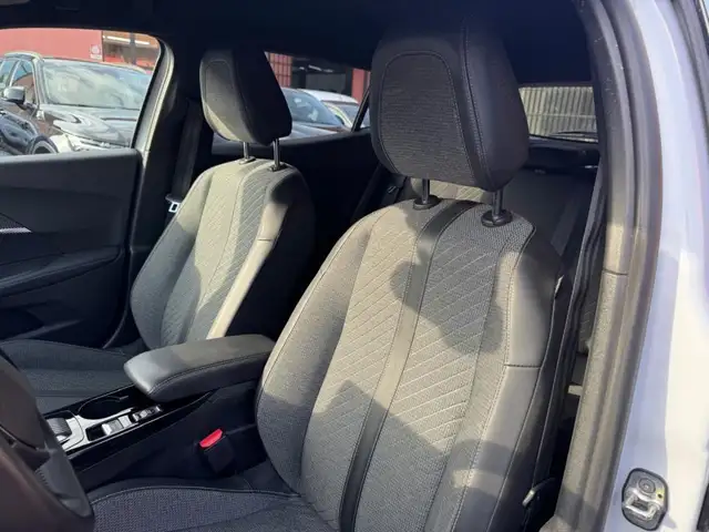 Peugeot 2008 view 11