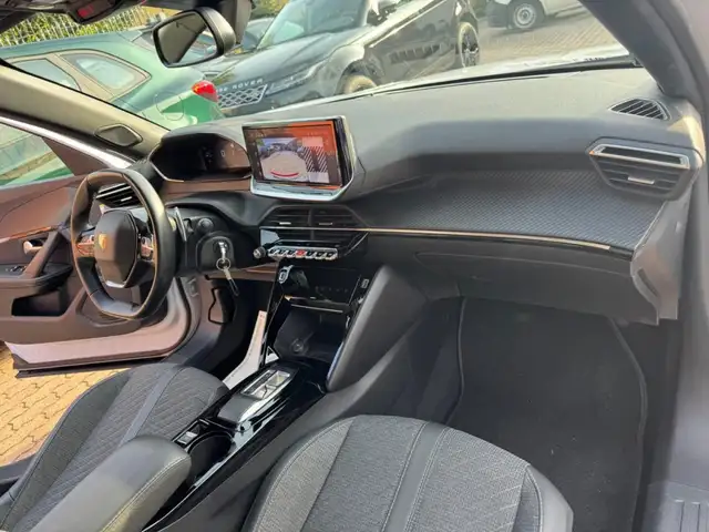 Peugeot 2008 view 9