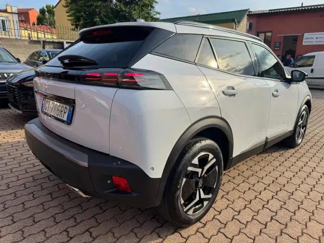 Peugeot 2008 view 2