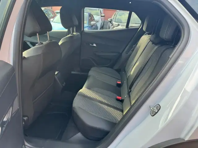 Peugeot 2008 view 12