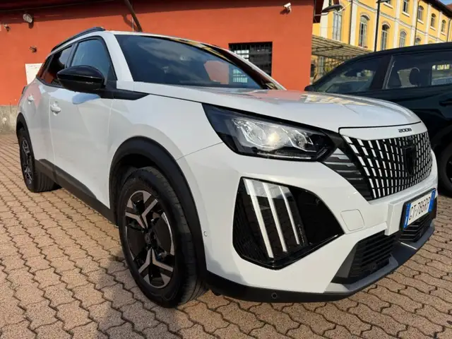 Peugeot 2008 view 4
