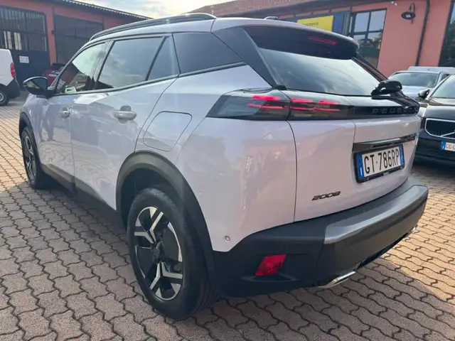 Peugeot 2008 view 6