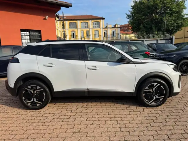 Peugeot 2008 view 3