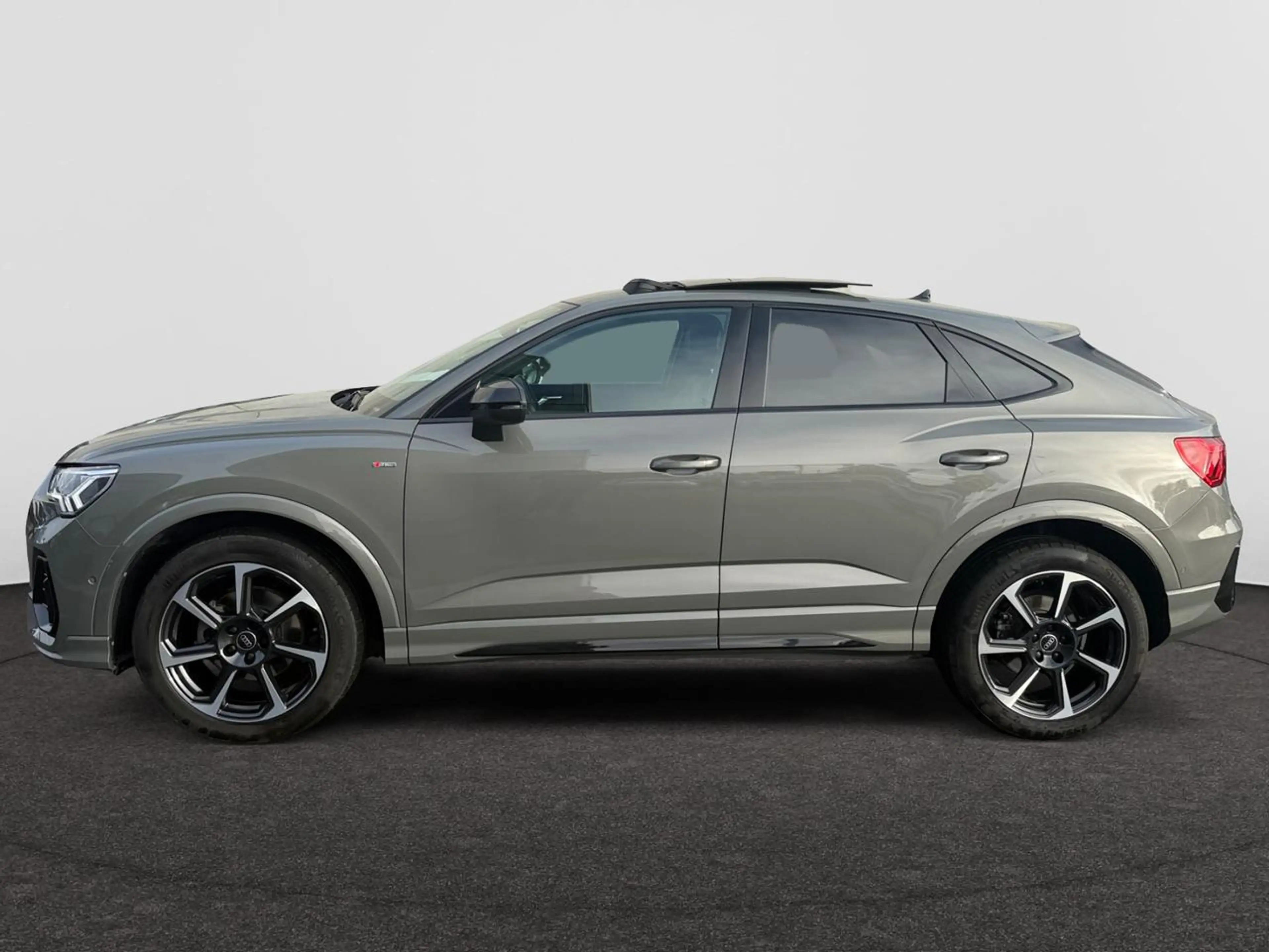 Audi Q3 35 TFSI Sport Edition S tronic — photo 2