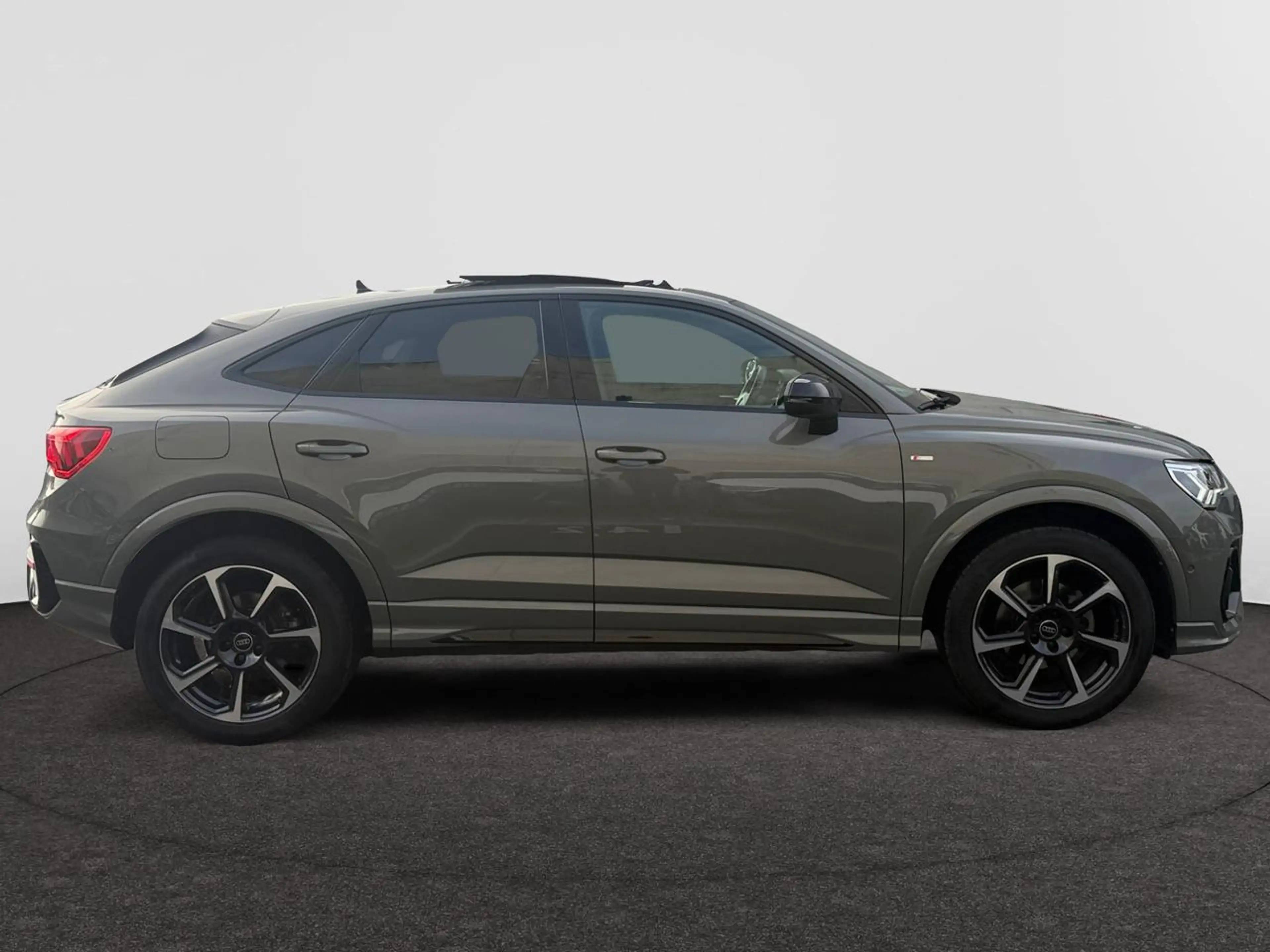 Audi Q3 35 TFSI Sport Edition S tronic — photo 8