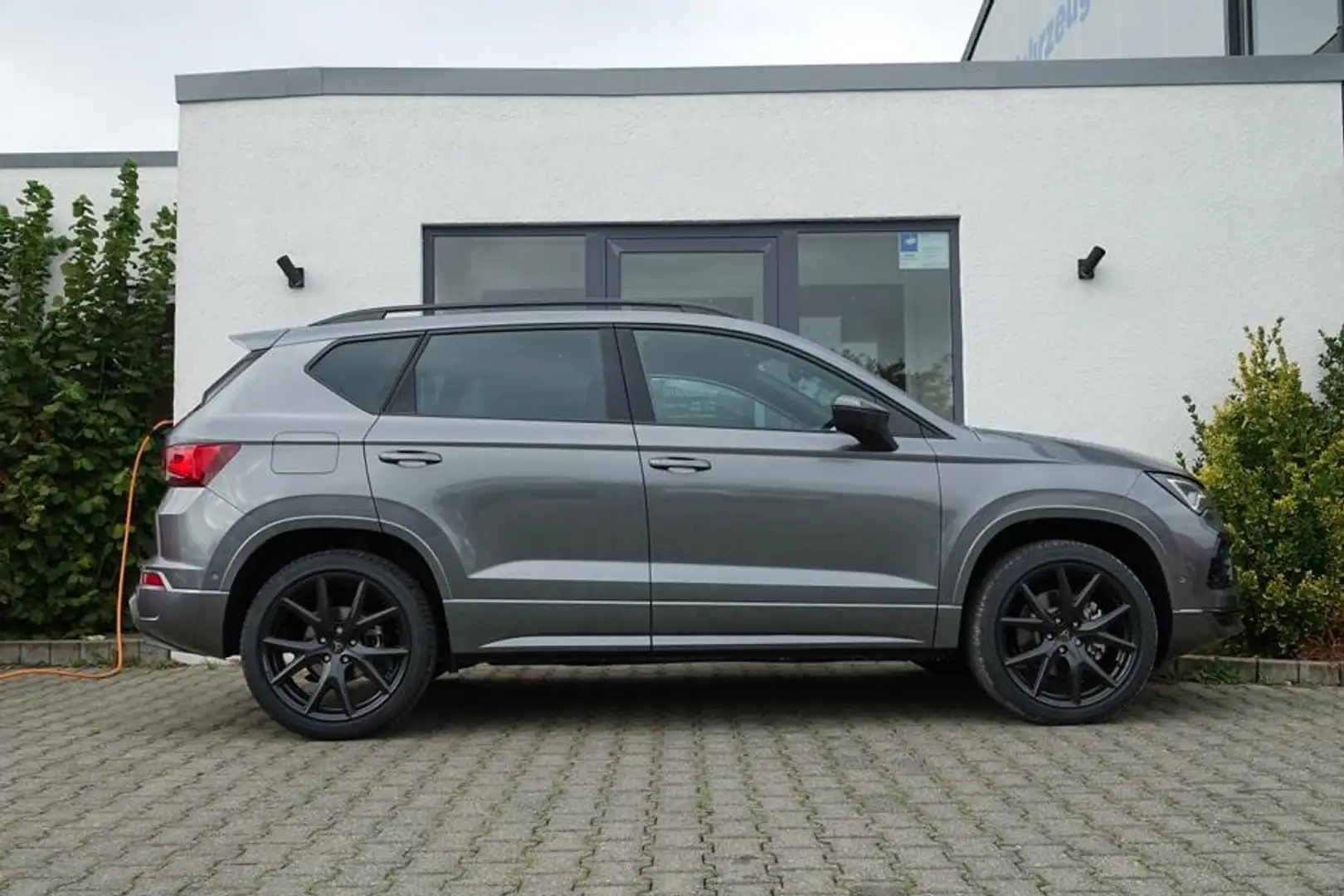 CUPRA Ateca 190PS 4DRIVE Leder/AHK/el.H-Klappe/Pano+++ Šedá - 2