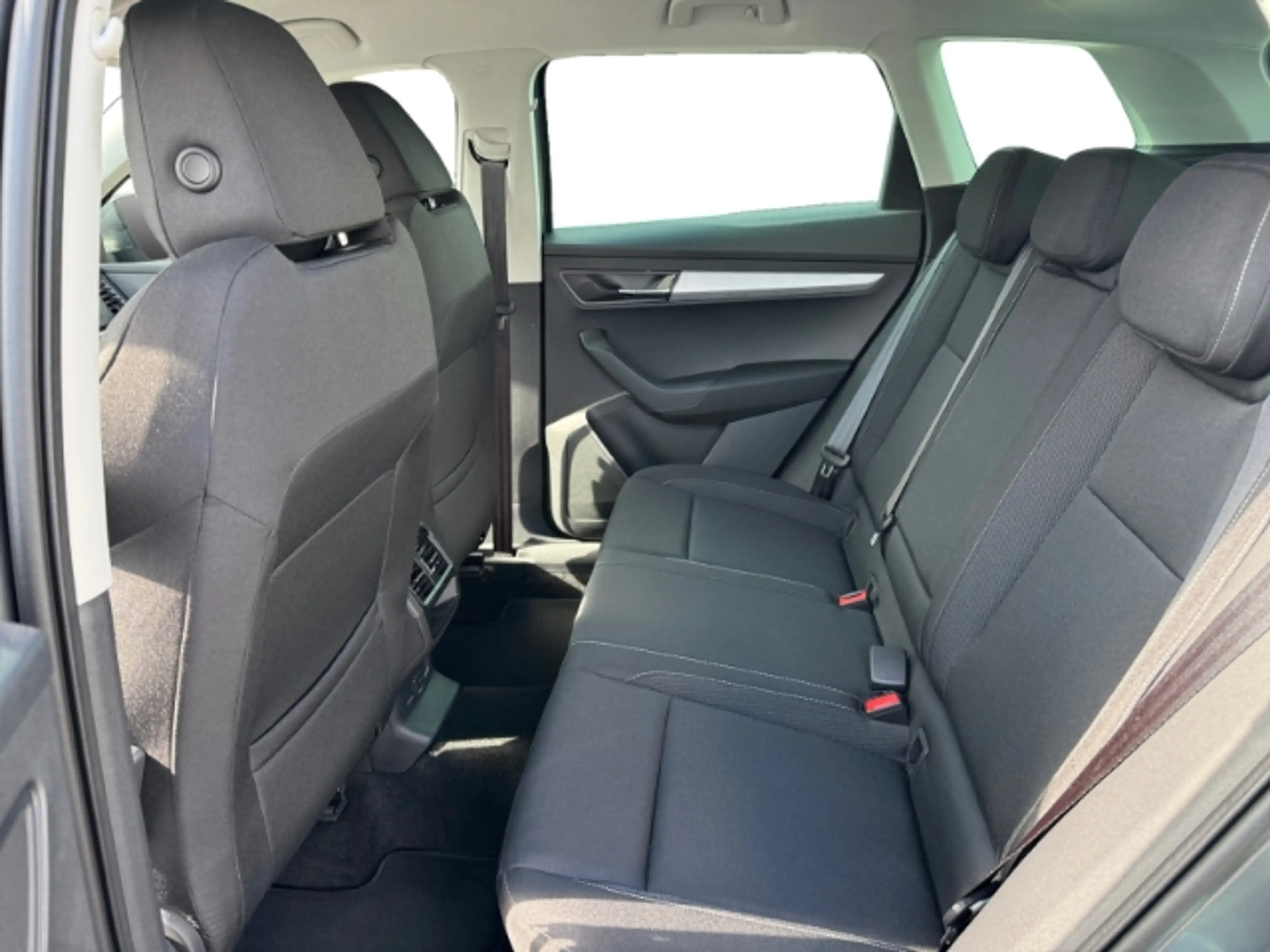 Skoda Karoq 1.5 TSI DSG BALANCE MATRIX NAVI AHK SHZ PDC RÜFA C — photo 14