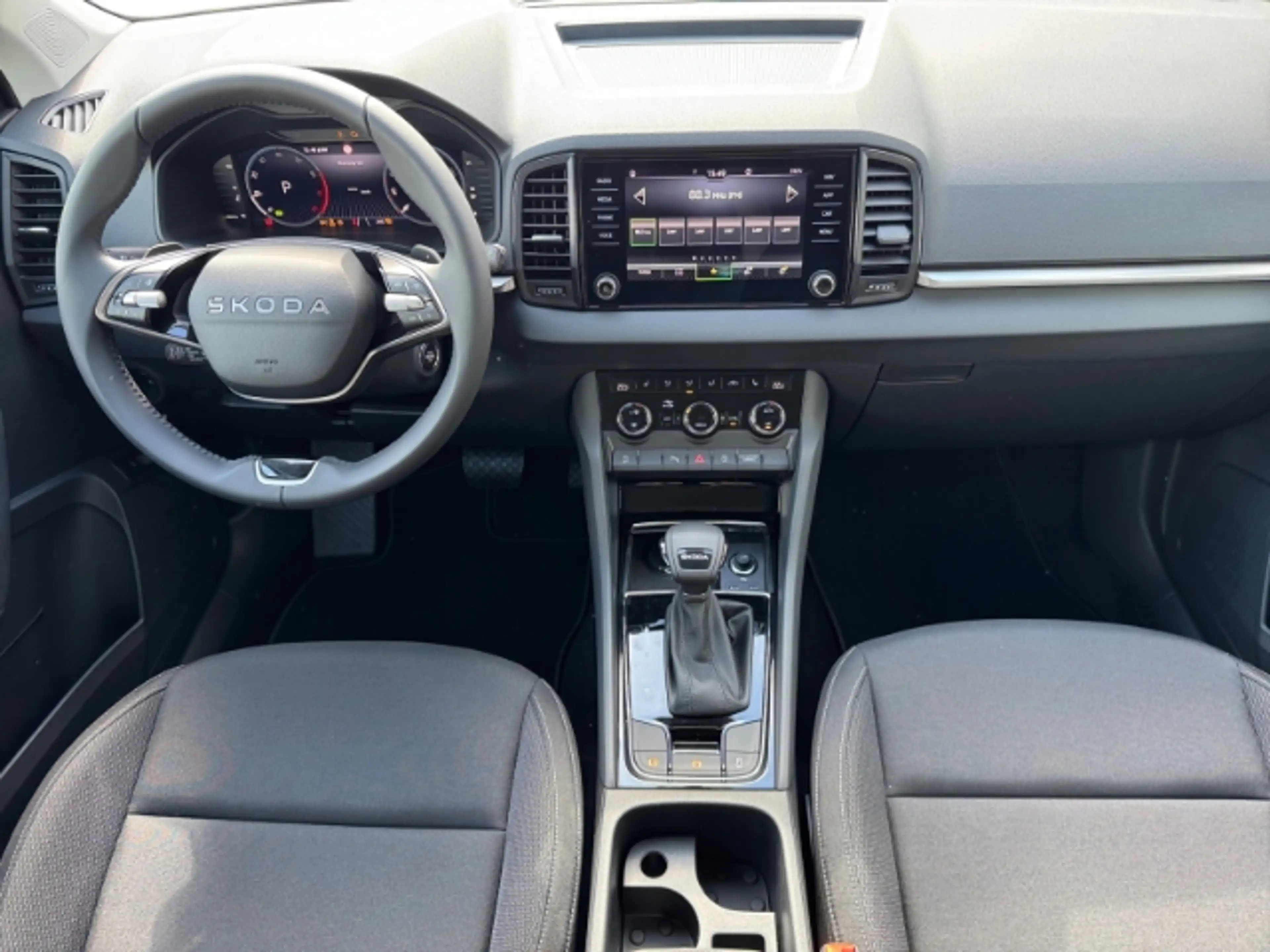 Skoda Karoq 1.5 TSI DSG BALANCE MATRIX NAVI AHK SHZ PDC RÜFA C — photo 11