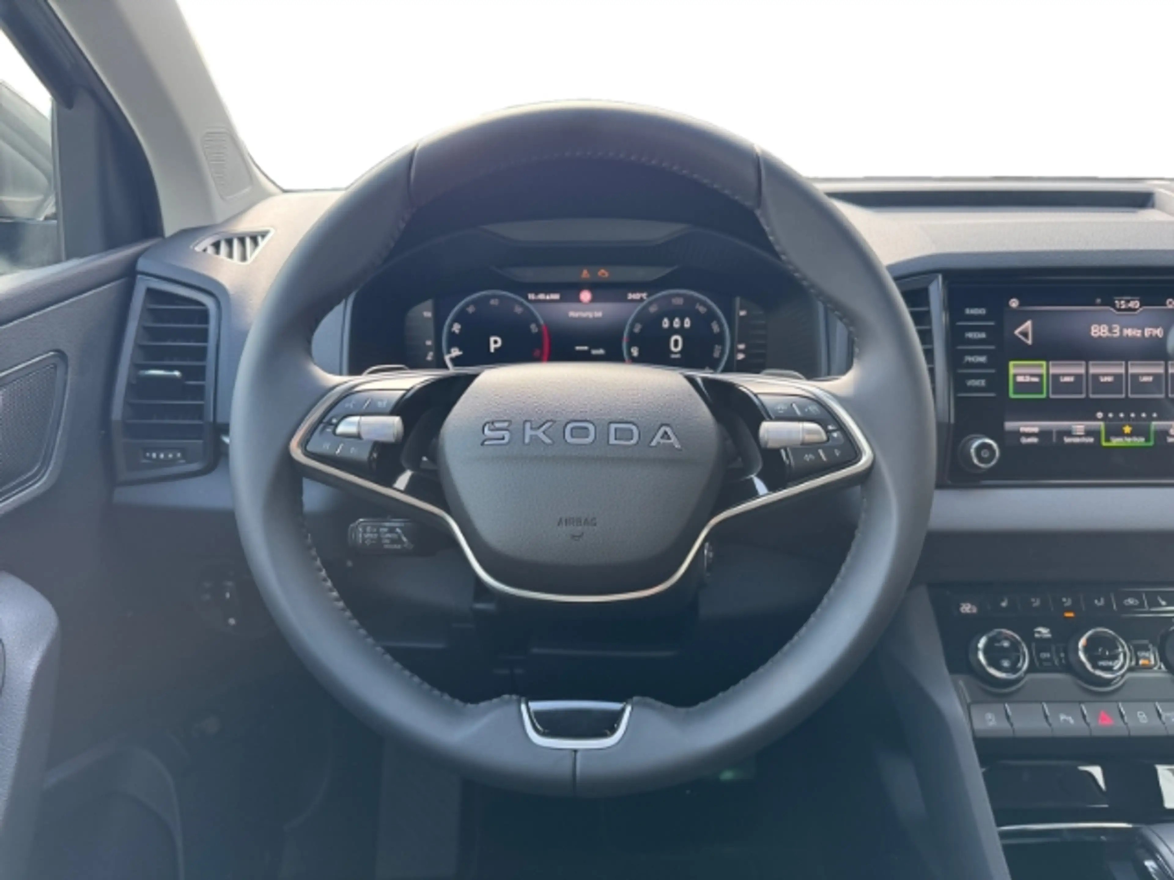 Skoda Karoq 1.5 TSI DSG BALANCE MATRIX NAVI AHK SHZ PDC RÜFA C — photo 8