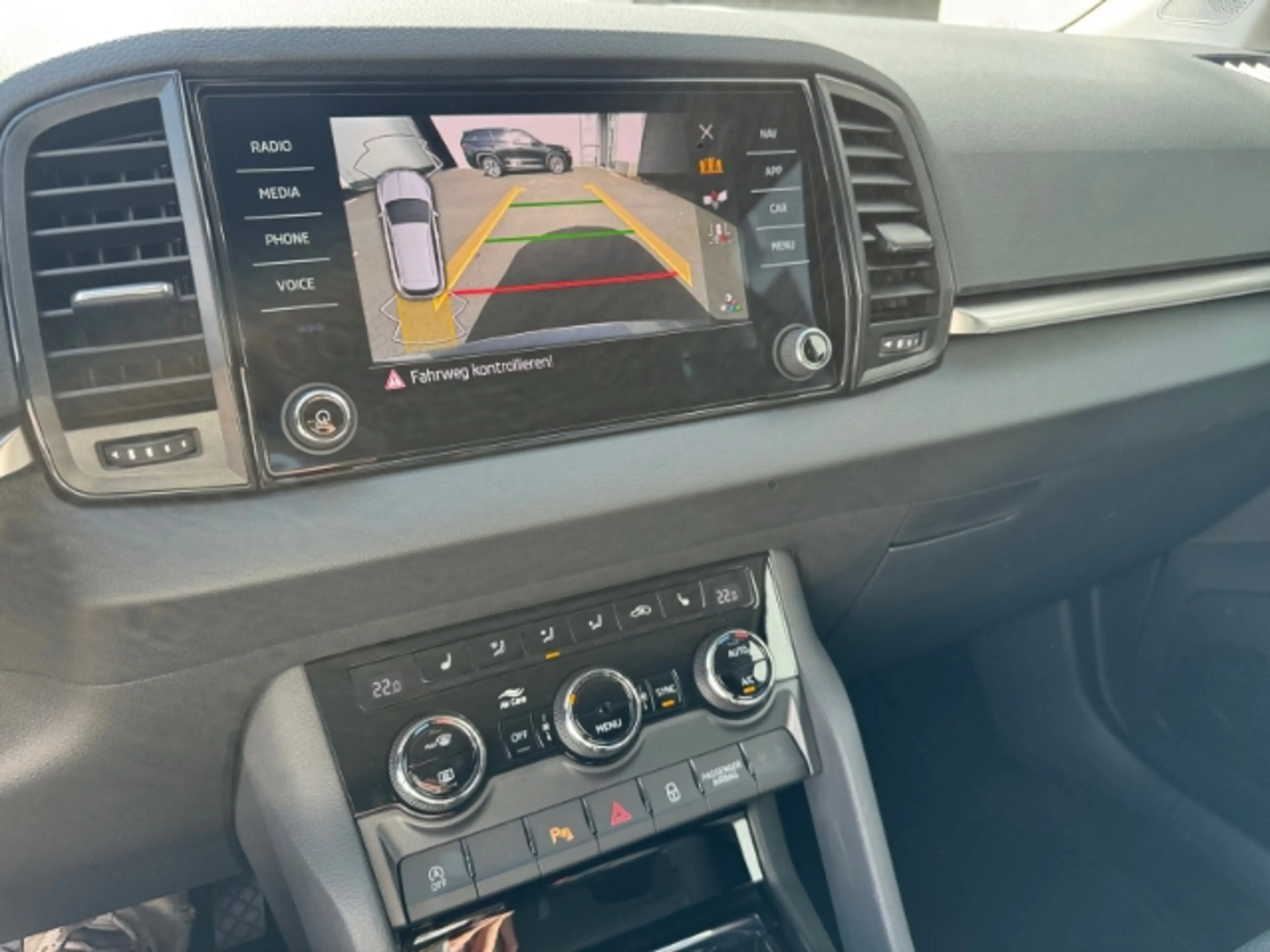 Skoda Karoq 1.5 TSI DSG BALANCE MATRIX NAVI AHK SHZ PDC RÜFA C — photo 10
