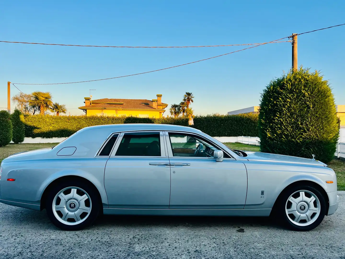 Rolls-Royce Phantom 6.7 srebrna - 2