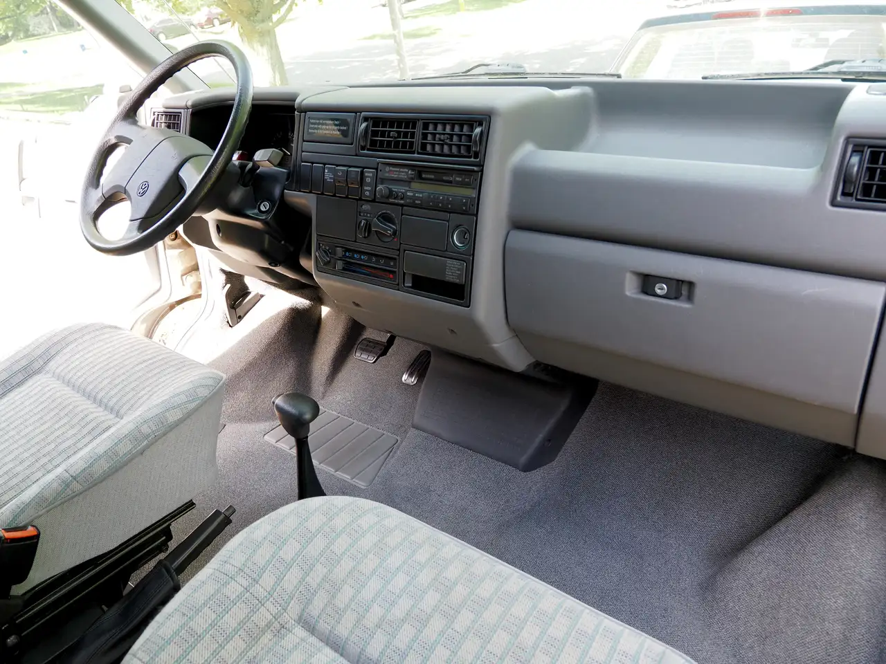 Volkswagen Eurovan снимка Volkswagen Eurovan