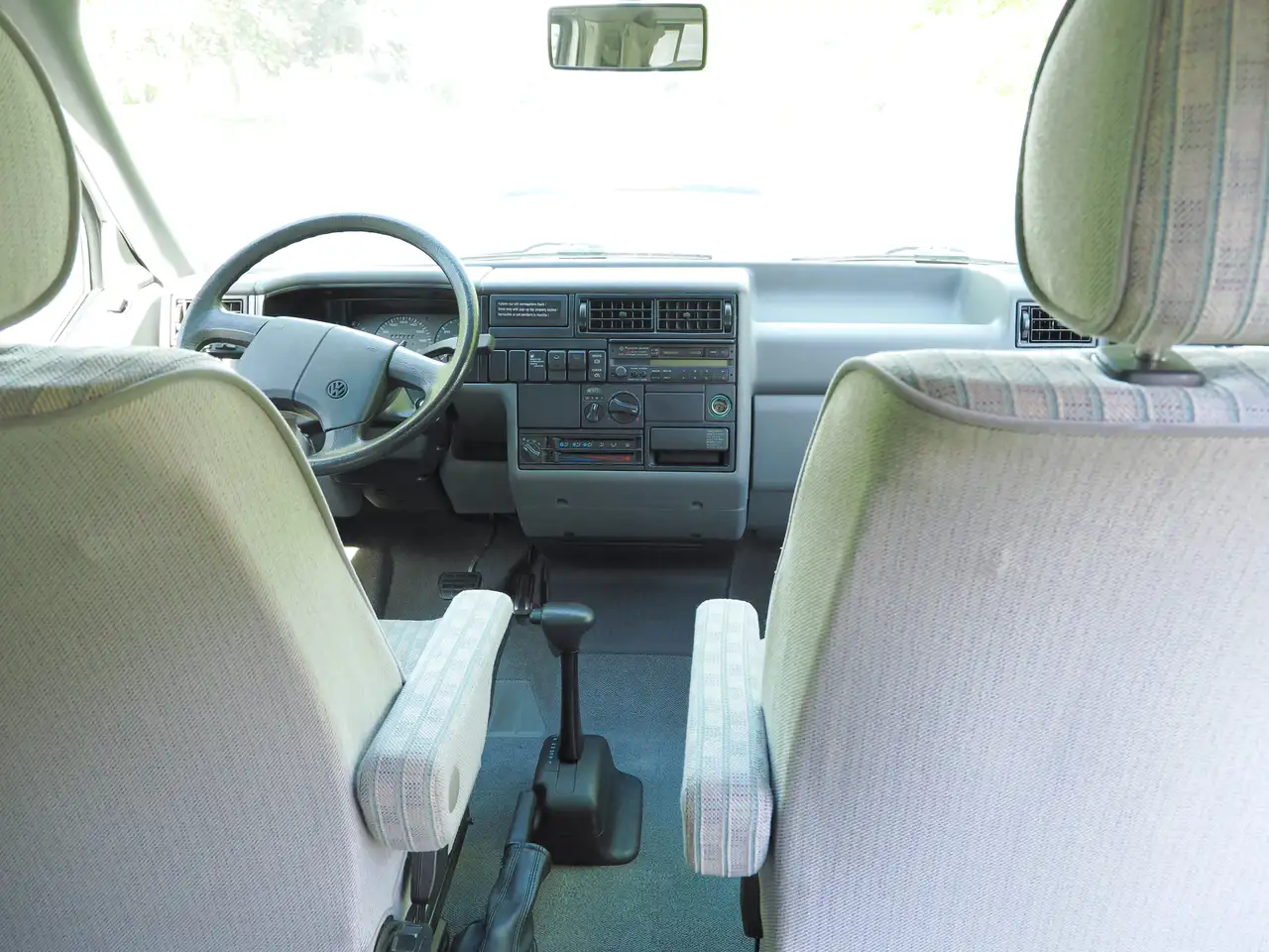 Volkswagen Eurovan снимка Volkswagen Eurovan