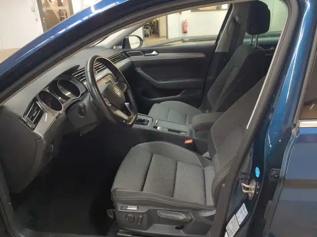 Volkswagen Passat view 7