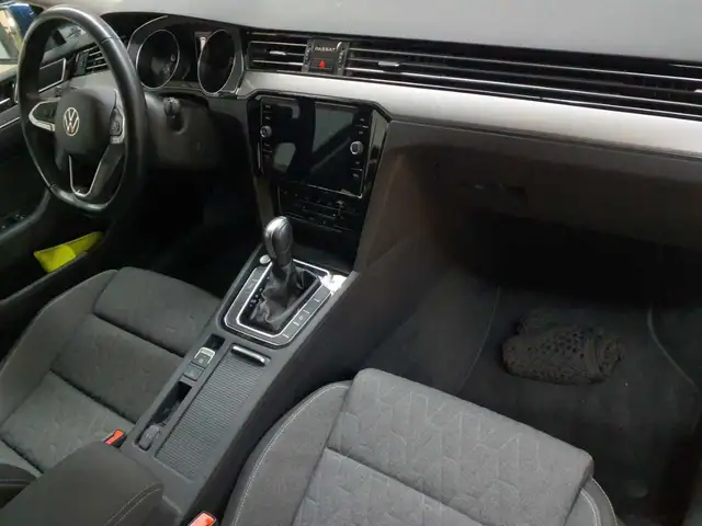 Volkswagen Passat view 12