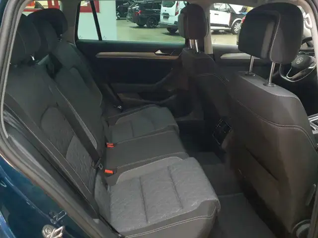Volkswagen Passat view 10