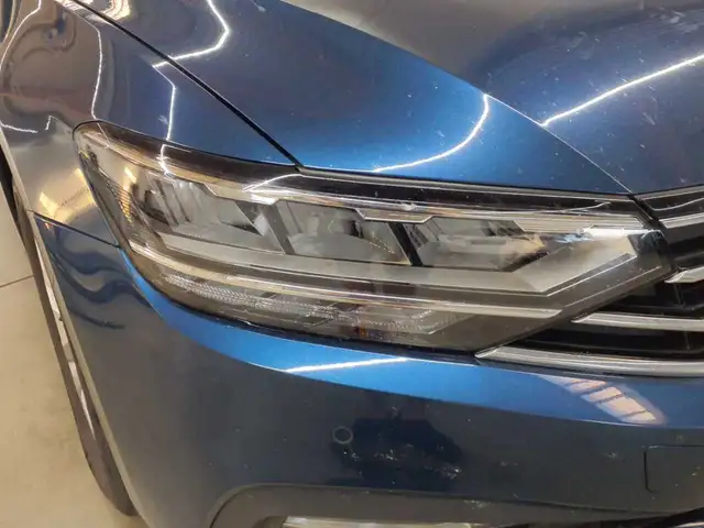Volkswagen Passat view 14
