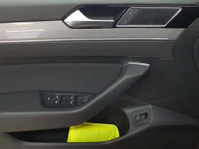 Volkswagen Passat view 15