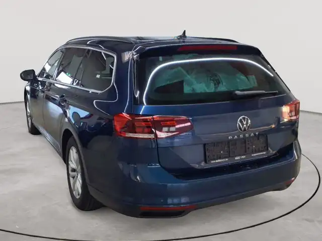 Volkswagen Passat view 2