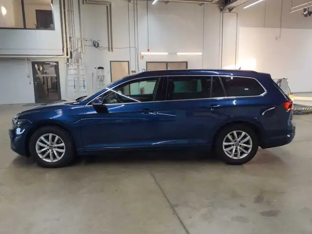 Volkswagen Passat view 6