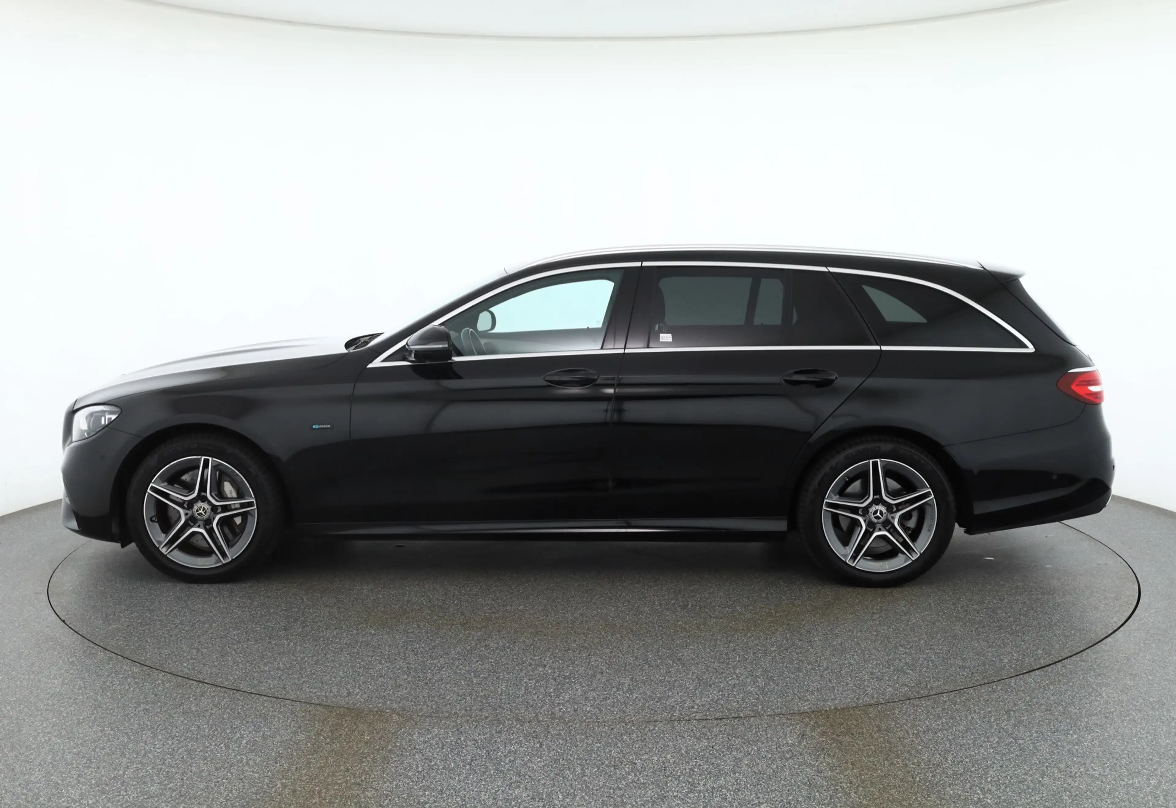 Mercedes-Benz E 300 E300 e T AMG Line LED Navi Kamera Tempomat AHK — photo 2