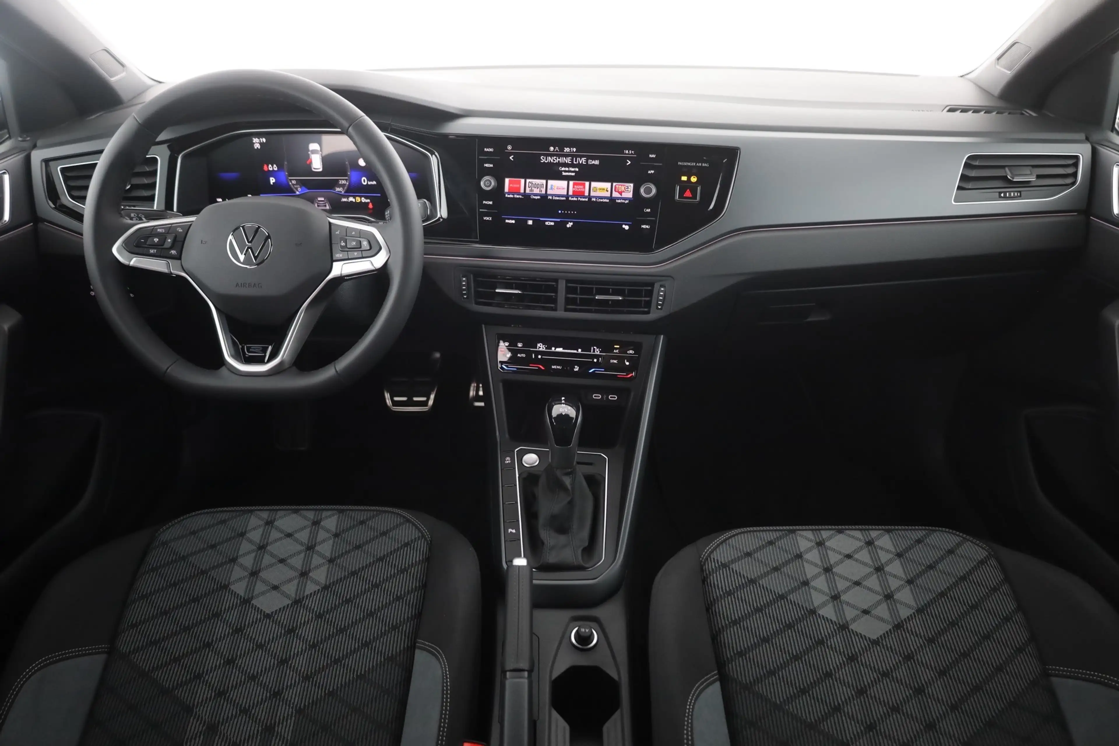 Volkswagen Taigo R-Line 1.5 TSI DSG Matrix ACC AHK — photo 9
