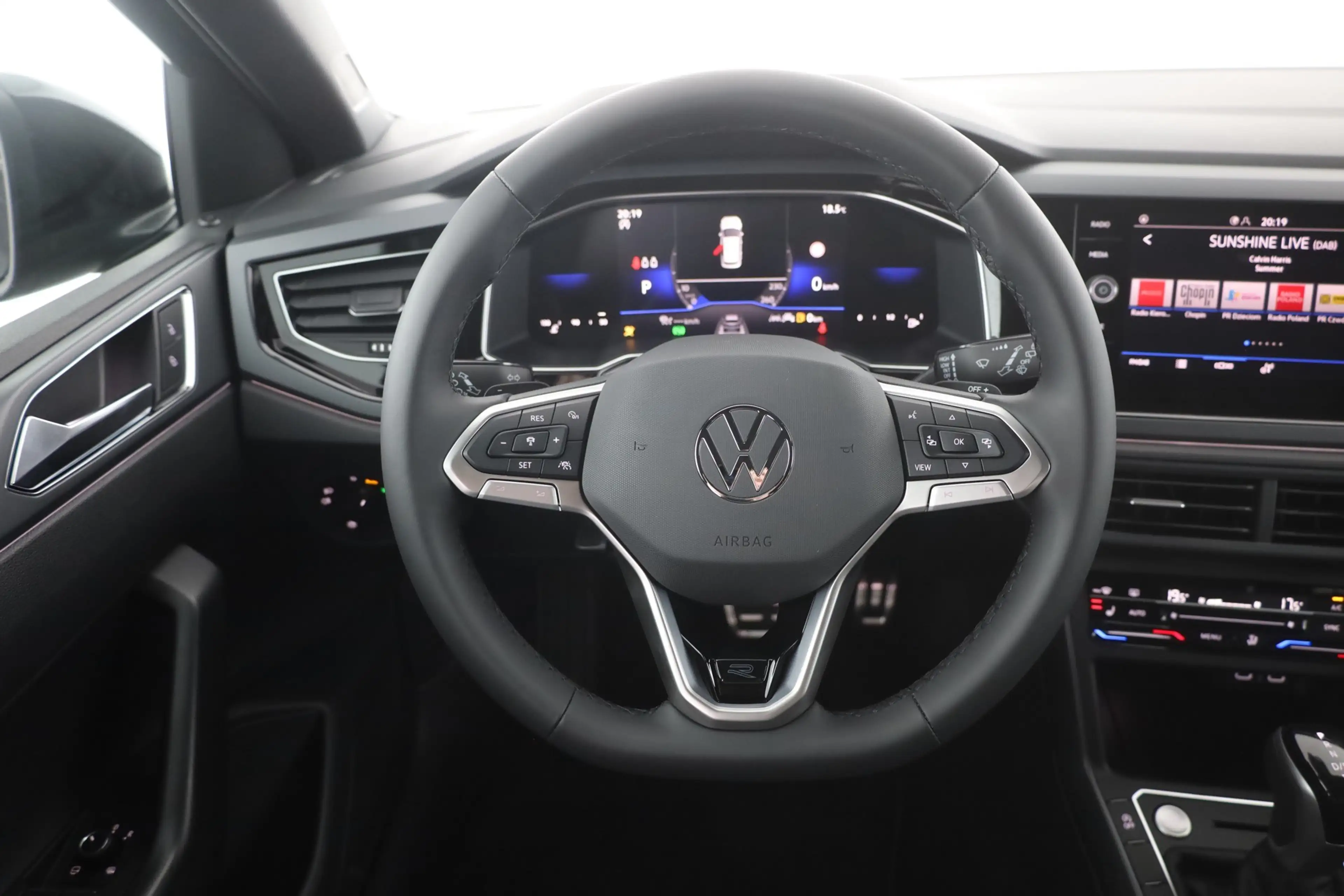 Volkswagen Taigo R-Line 1.5 TSI DSG Matrix ACC AHK — photo 10