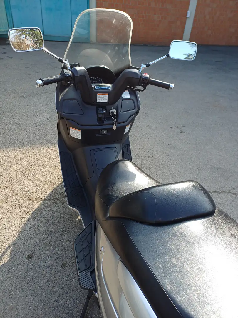 Suzuki Burgman 250 Plateado - 1