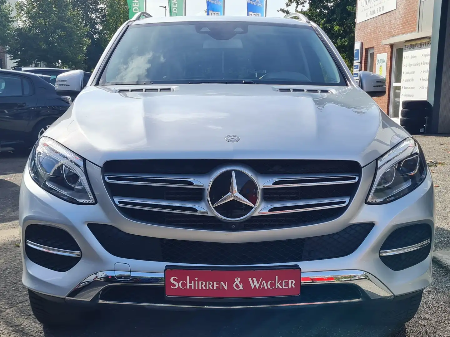 Mercedes-Benz GLE 250 d 4Matic HUD Distronic Navi LED Silber - 2