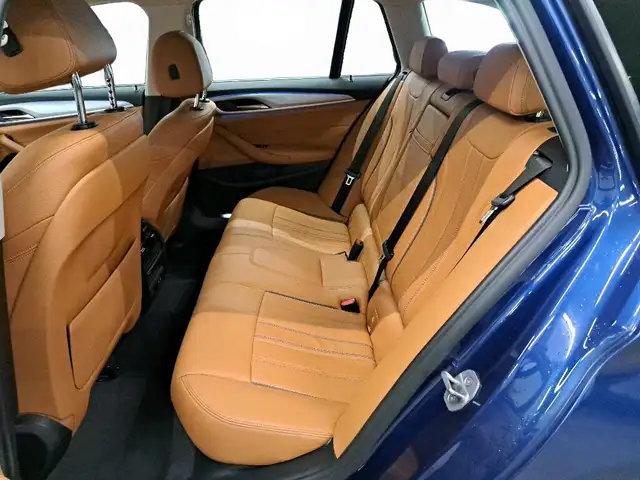 BMW 5 Series view 11