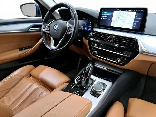 BMW 5 Series view 3