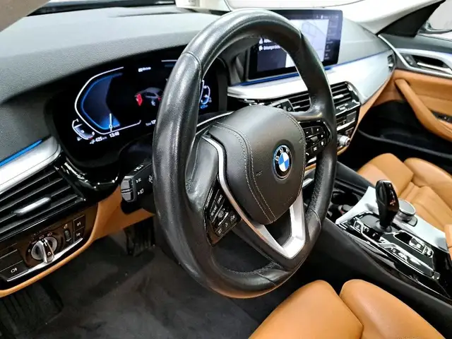 BMW 5 Series view 4