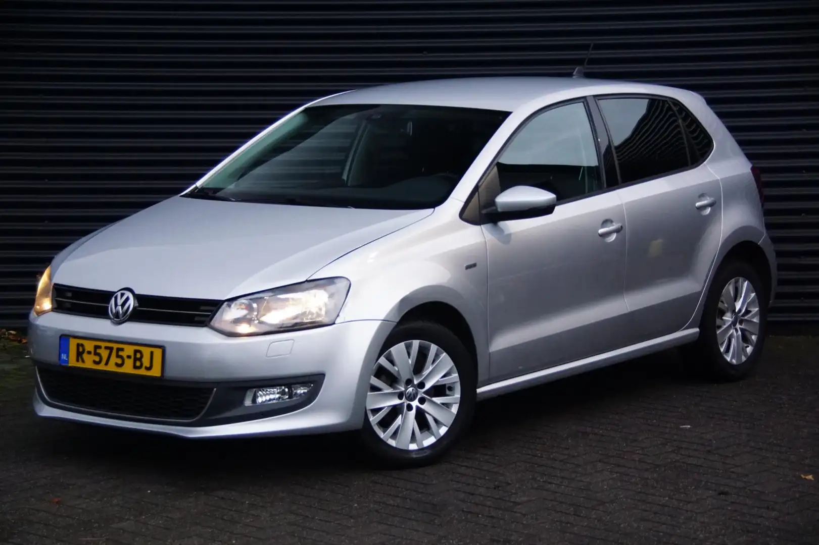 Volkswagen Polo 1.2-12V Comfrotline LIFE | Cruise | Navi | Clima | Grau - 1