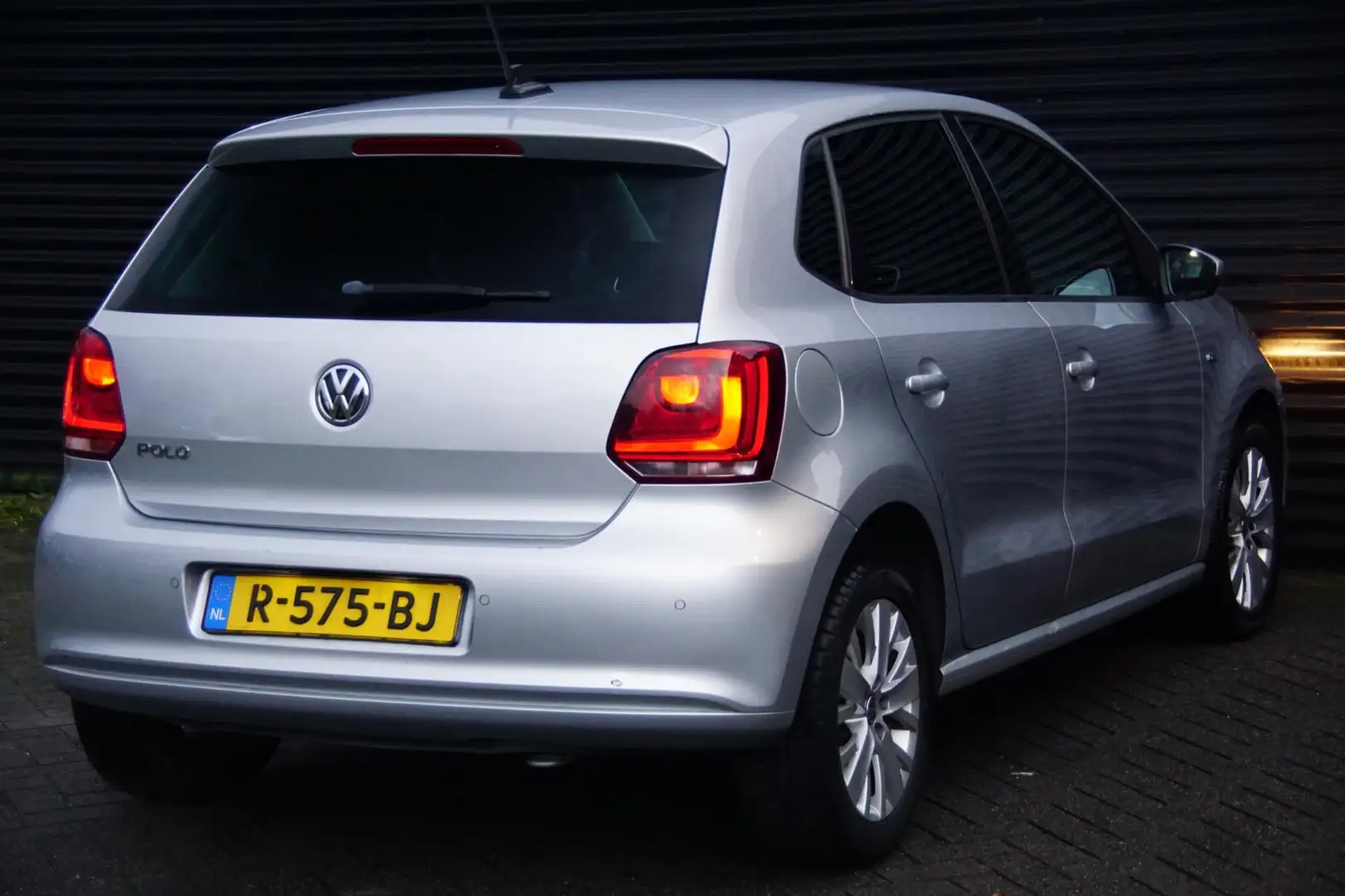 Volkswagen Polo 1.2-12V Comfrotline LIFE | Cruise | Navi | Clima | Grau - 2