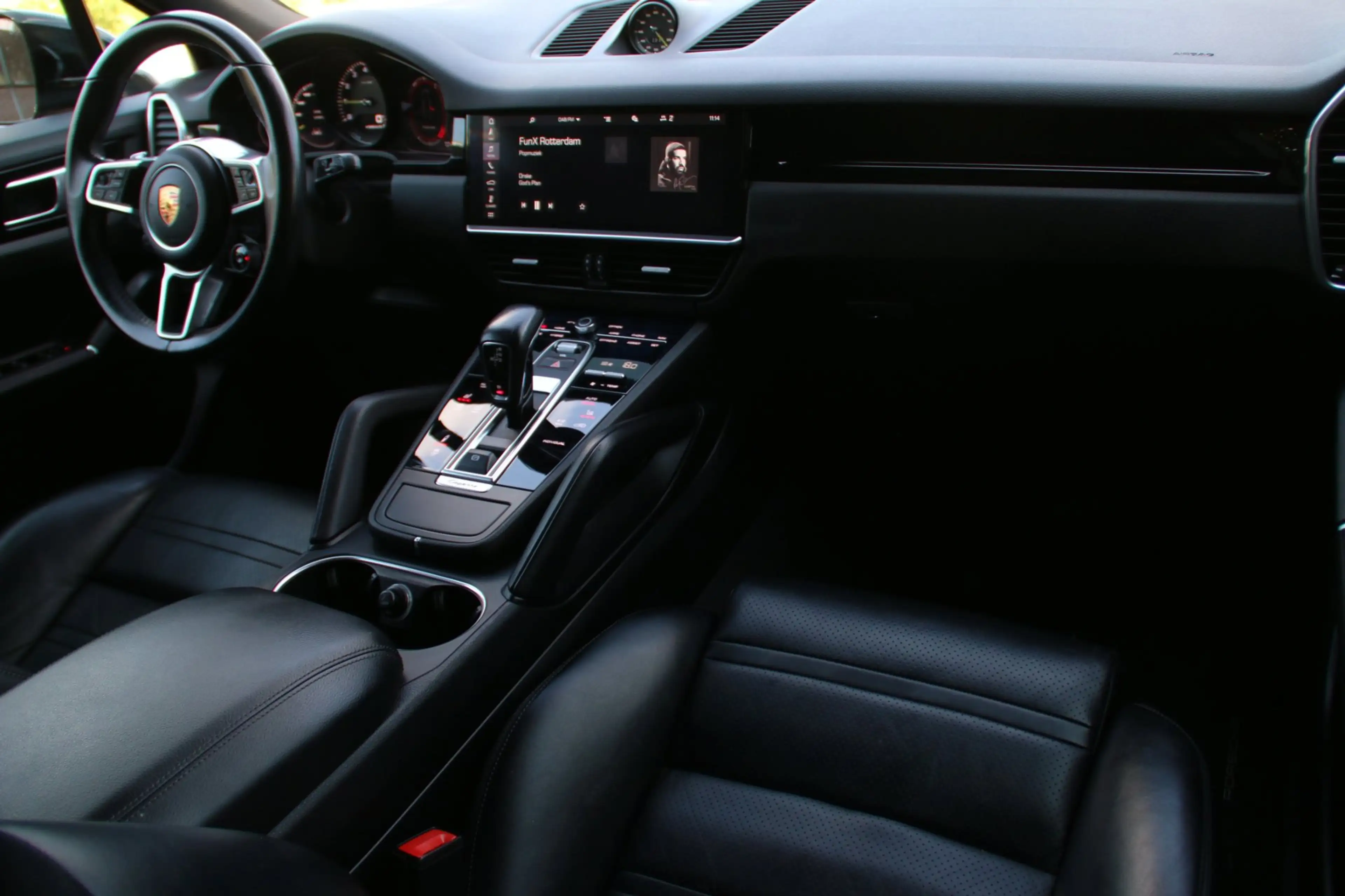 Porsche Cayenne 3.0 E-Hybrid PANO-DAK DEALER OND. NL-AUTO NAP! — photo 16