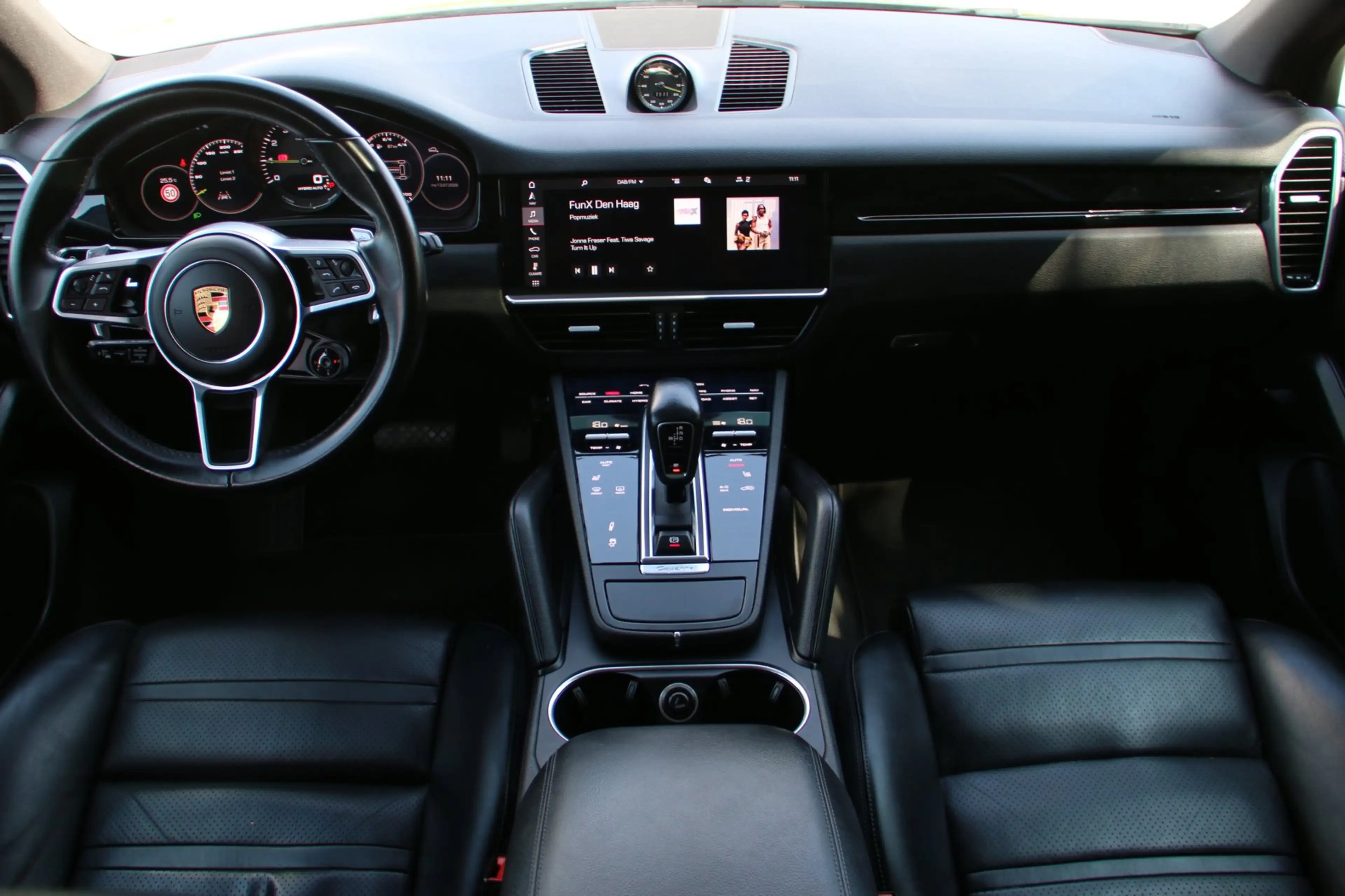 Porsche Cayenne 3.0 E-Hybrid PANO-DAK DEALER OND. NL-AUTO NAP! — photo 11