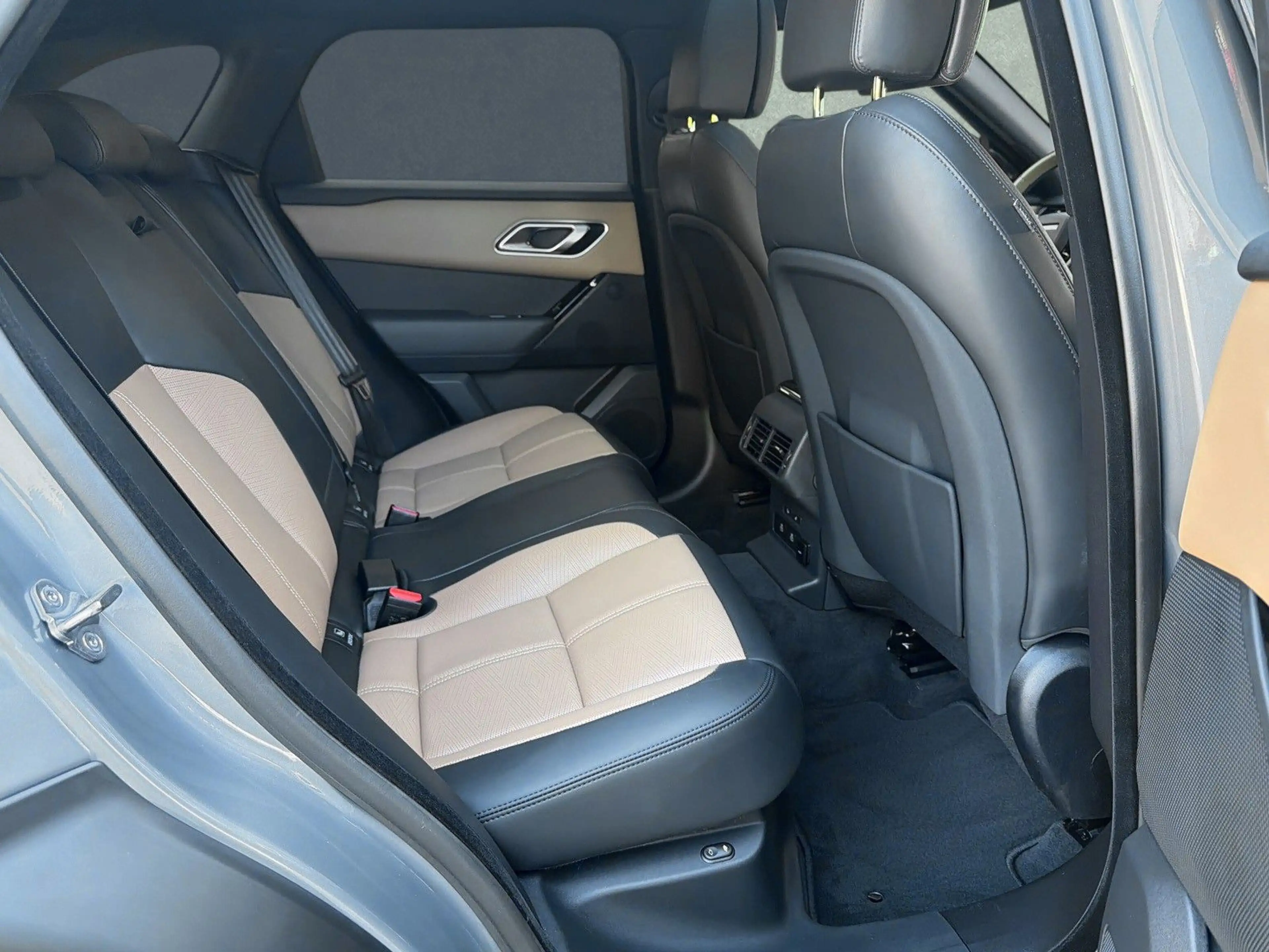 Land Rover Range Rover Velar D300 DYNAMIC HSE AWD AHK ACC — photo 5