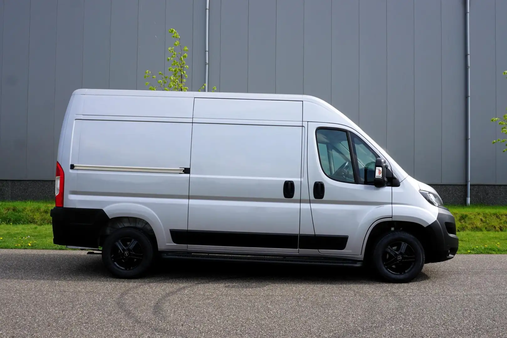 Peugeot Boxer 335 2.2 BlueHDi 165 L2H2 Asphalt 3500 KG |Topstaat Gris - 2