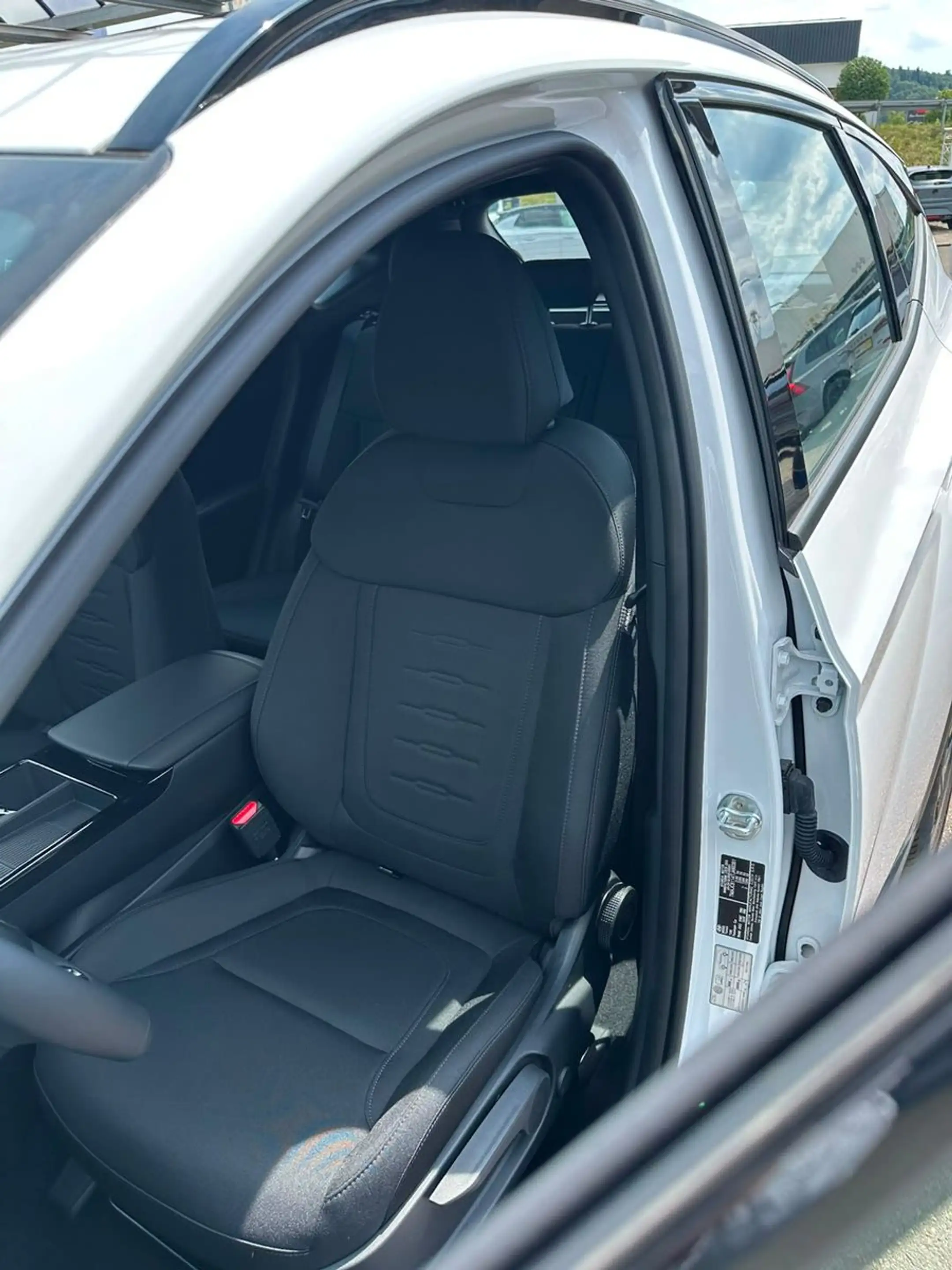 Hyundai TUCSON HYBRID 239 PS BLACK LINE NAVI LED SHZ KAM — photo 4