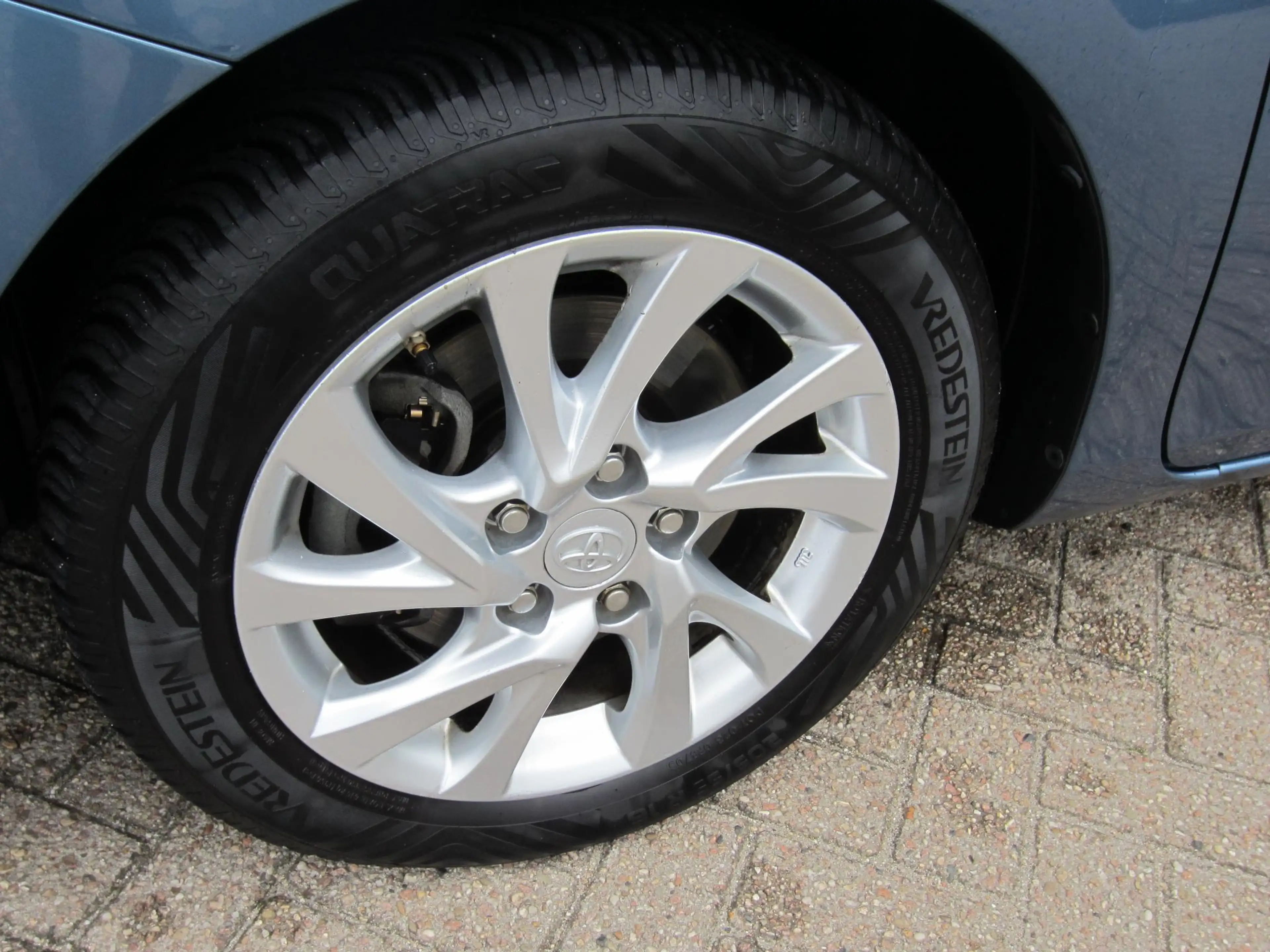 Toyota Auris Touring Sports 1.8 Hybrid Dynamic Navi Panoramadak — photo 11
