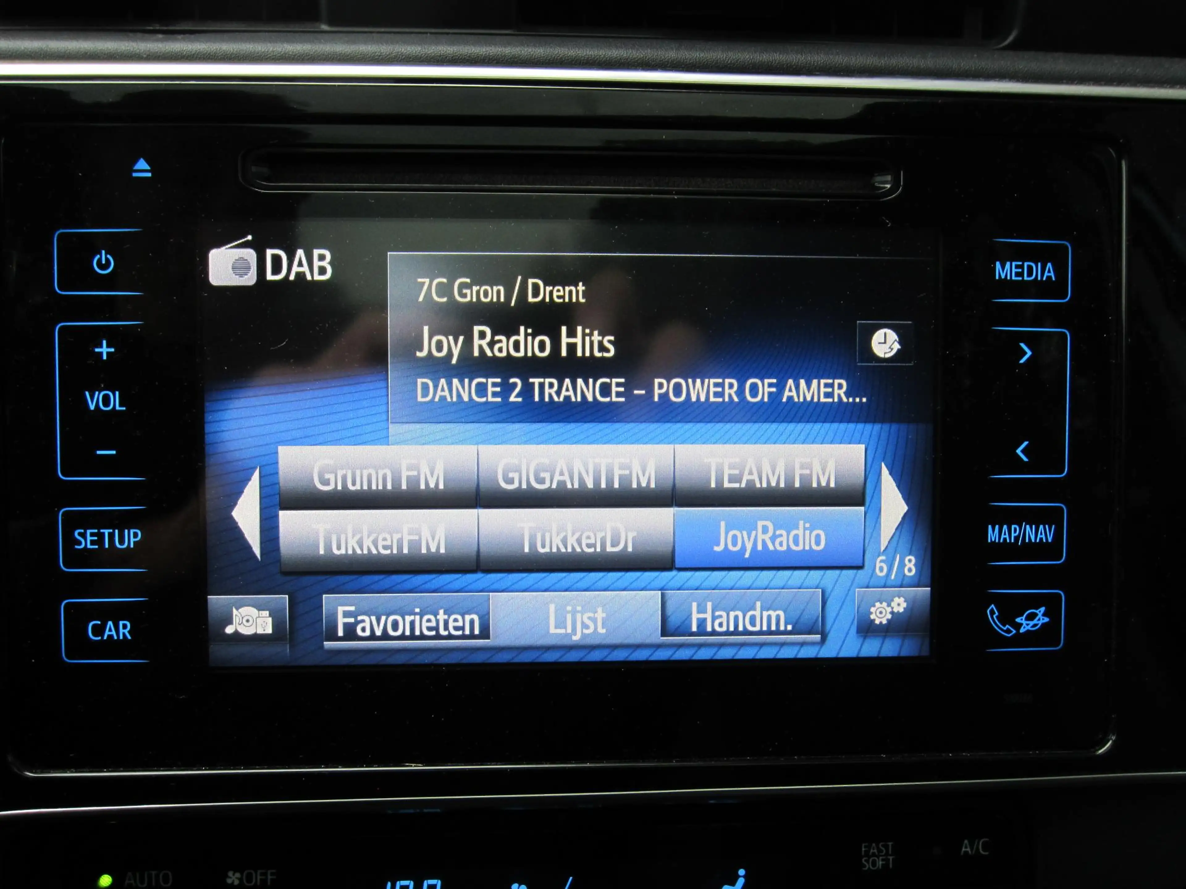 Toyota Auris Touring Sports 1.8 Hybrid Dynamic Navi Panoramadak — photo 8