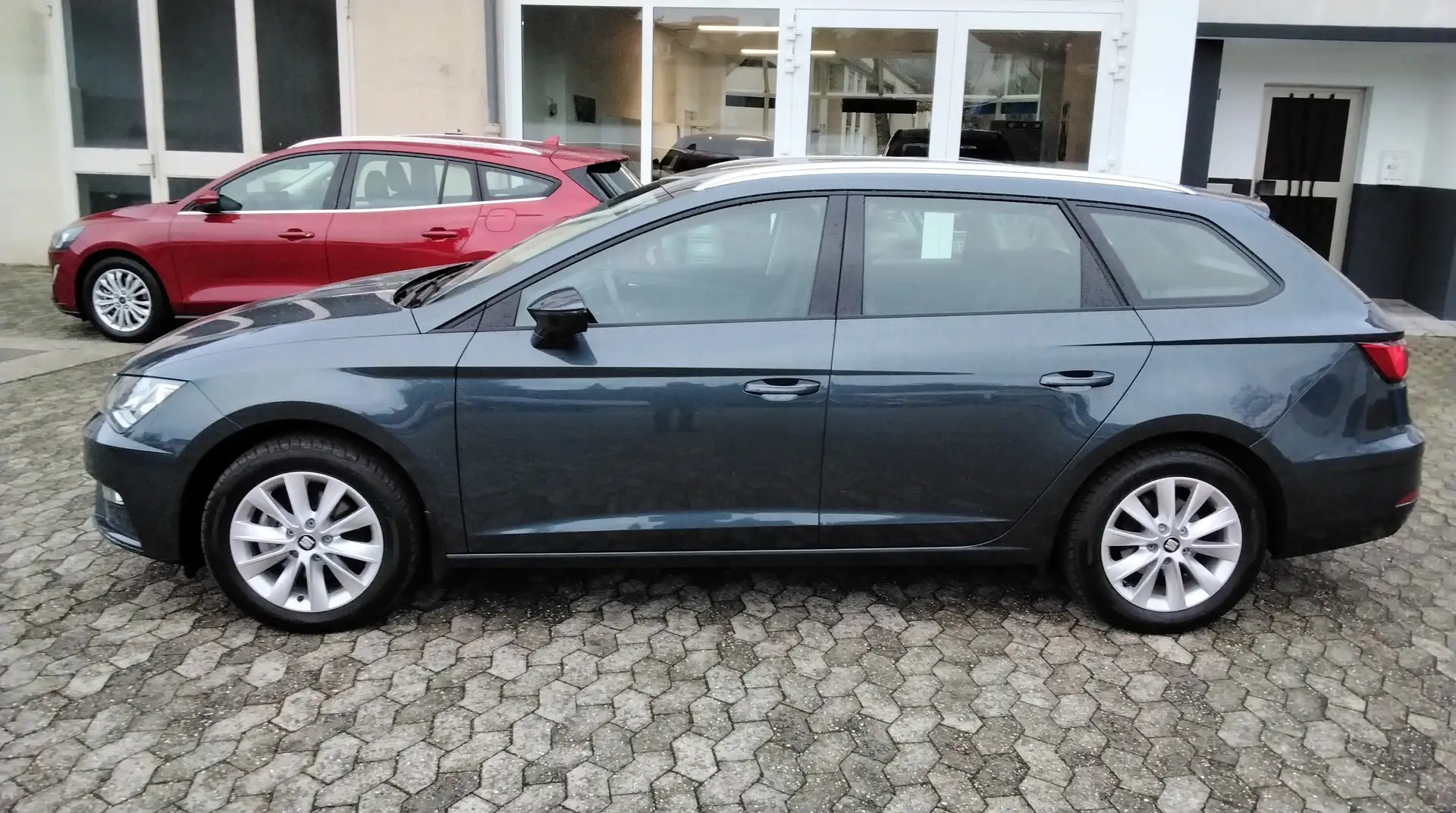 SEAT Leon ST 1.5 TGi BENZIN/CNG PPS SHZ TEMPOMAT Grau - 2